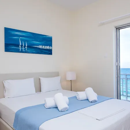 Spacious On The Beachfront Διαμέρισμα